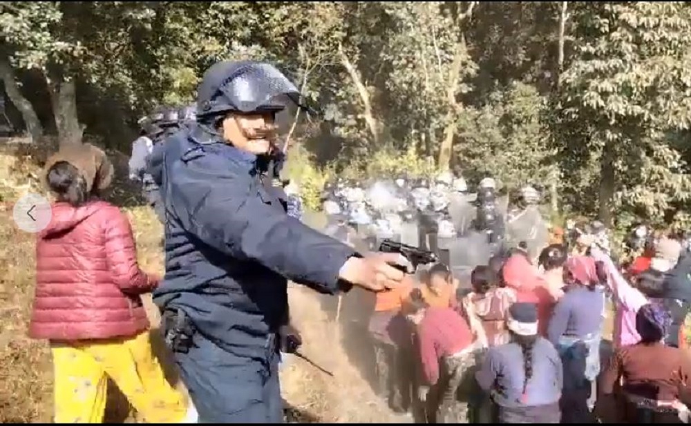 ‘गोली हान्दिउँ’ भन्दै पेस्तोल ताक्ने इन्स्पेक्टरमाथि छानबिन सुरु